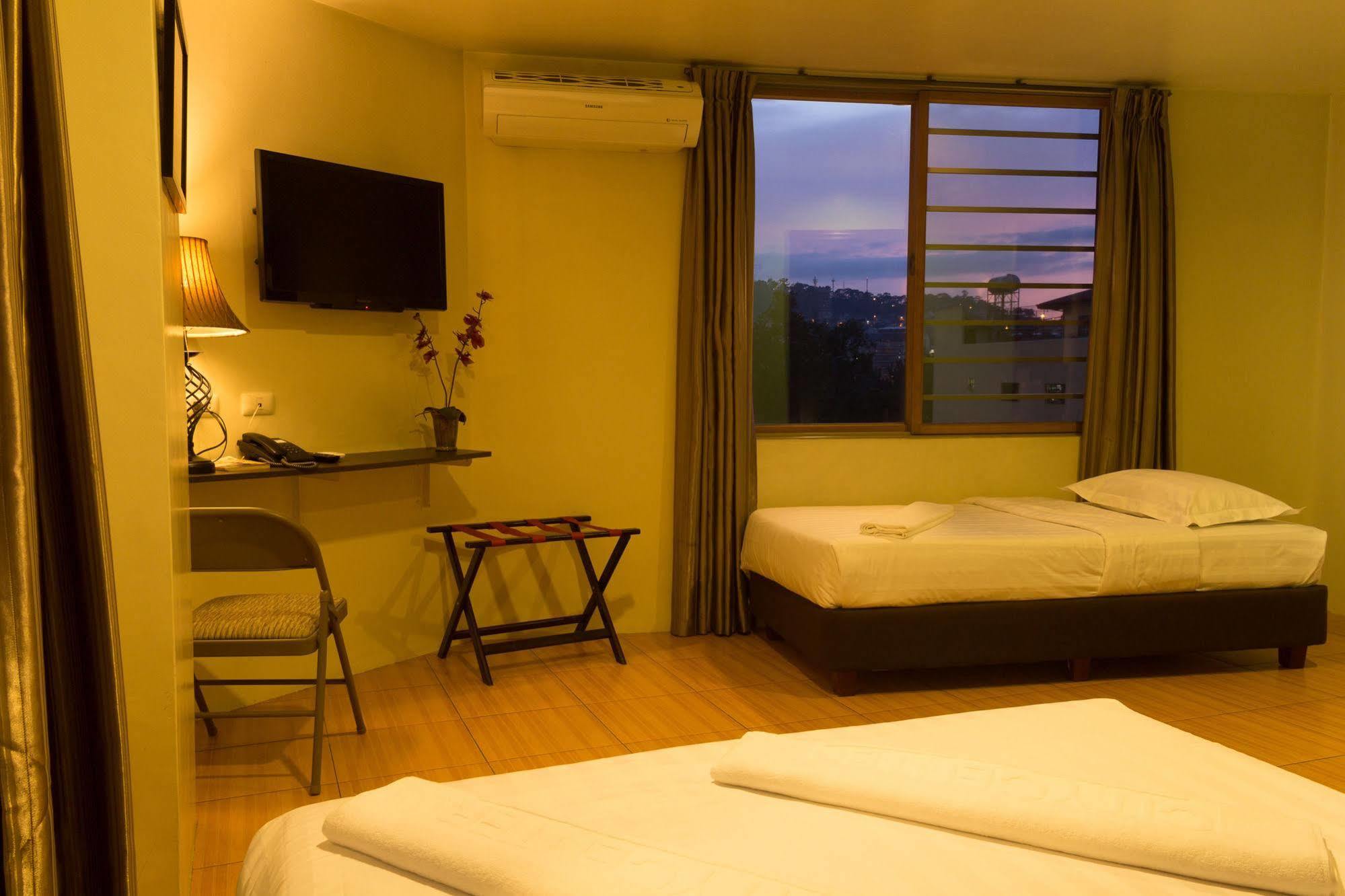באגויו City Center Hotel מראה חיצוני תמונה